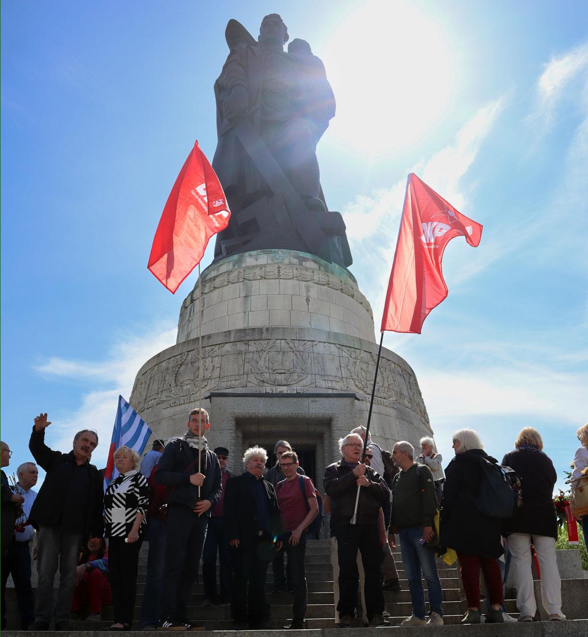 IMG 8301 - Kämpferisches Gedenken - 8. Mai 2024, 9. Mai 2024, Berlin, DKP, DKP Berlin, Repression, Tag der Befreiung vom Faschismus, Tag des Sieges im Großen Vaterländischen Krieg - Blog