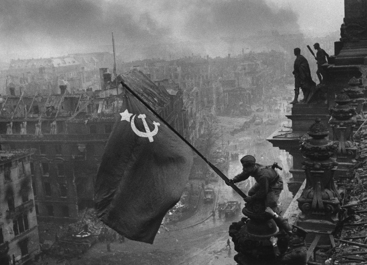 Raising a flag over the Reichstag - Stimmen aus Deutschland zum Jahrestag der Befreiung - 8. Mai 2024, Tag der Befreiung vom Faschismus - Blog