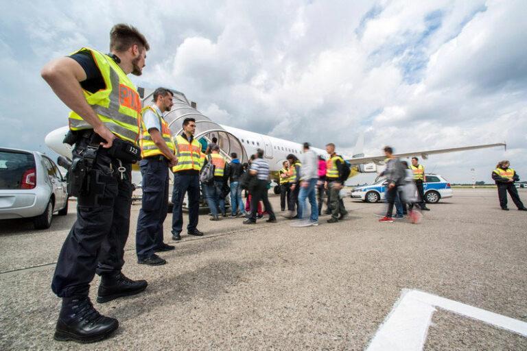 240402 Abschiebung - Rechtsstaat abschieben - Abschiebung, Migration - Politik