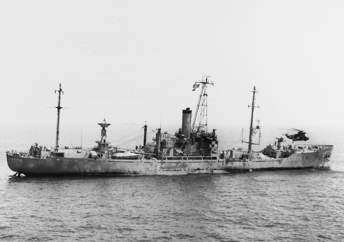 241001 SH 3A Sea King hovers over the damaged USS Liberty AGTR 5 on 8 June 1967 USN 1123118 - Der „vergessene“ Überfall - UZ vom 14. Juni 2024 - UZ vom 14. Juni 2024