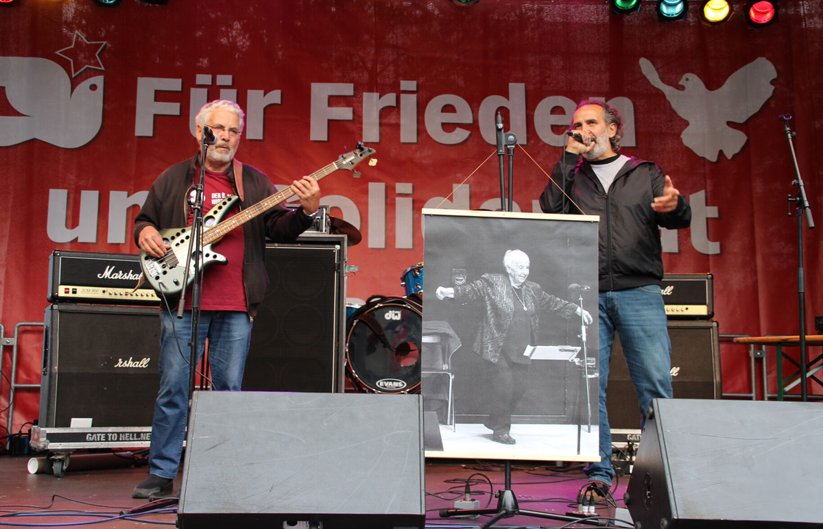 Mafia - Ein Fest für den Frieden - Bardo Henning, Bejarano und Microphone Mafia, Betty Rossa, Calum Baird, Daniel Osorio, Erich Schaffner, Gina Pietsch, Hartmut König, Tino Eisbrenner, Tobias Thiele, UZ-Friedensfest 2024 - Kultur