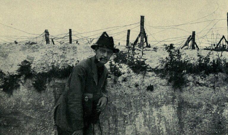 1214px The author in a front trench near rheims - Berauscht am Imperialismus - Kriegspropaganda - Kriegspropaganda