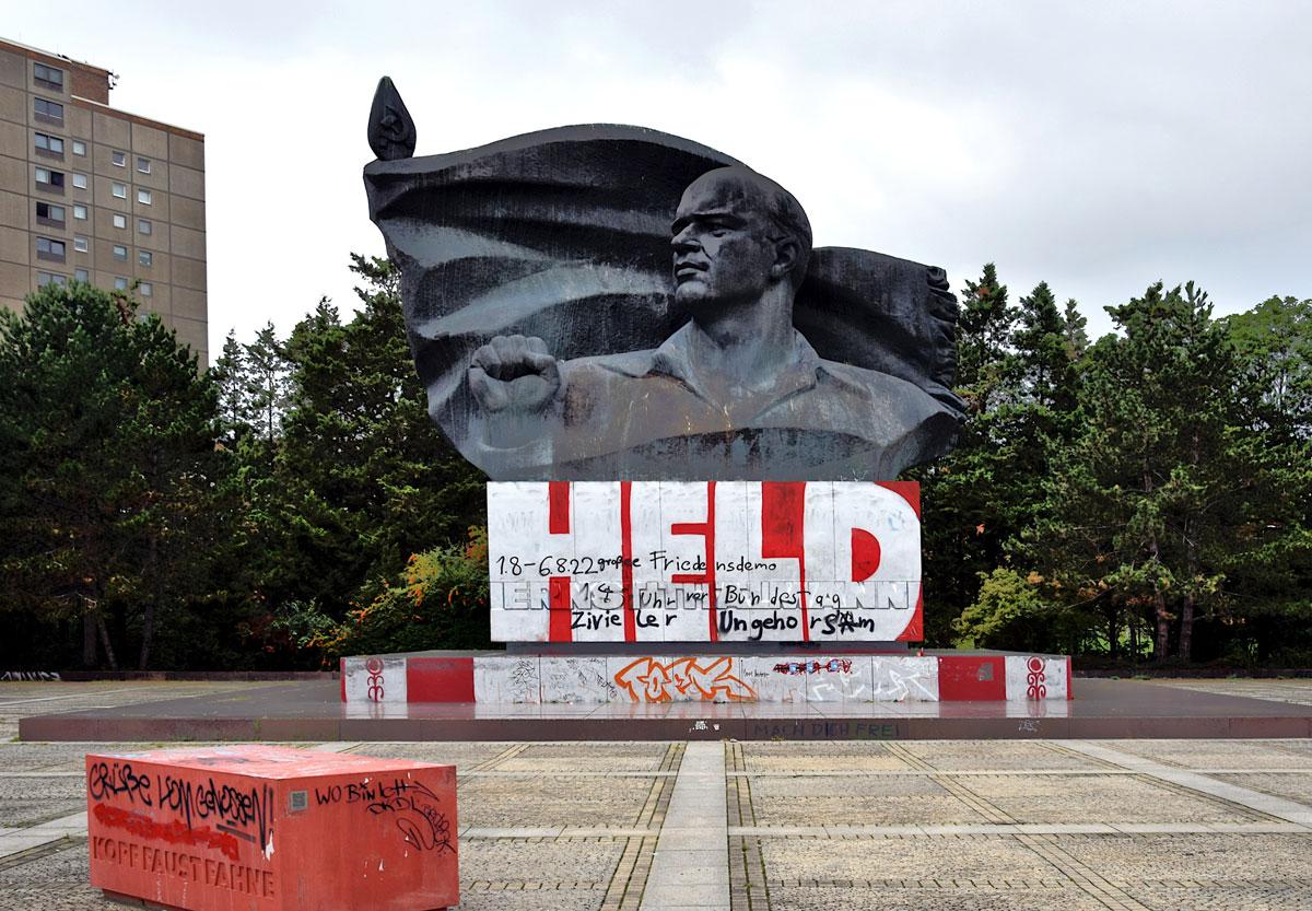 Skulptur Ernst Thaelmann Denkmal Lew Jefimowitsch Kerbel Ernst Thaelmann Park Berlin Prenzlauer Berg - Heraus für Thälmann! - Ernst Thälmann, Freundeskreis Ernst Thälmann, Thälmann-Gedenken - Blog