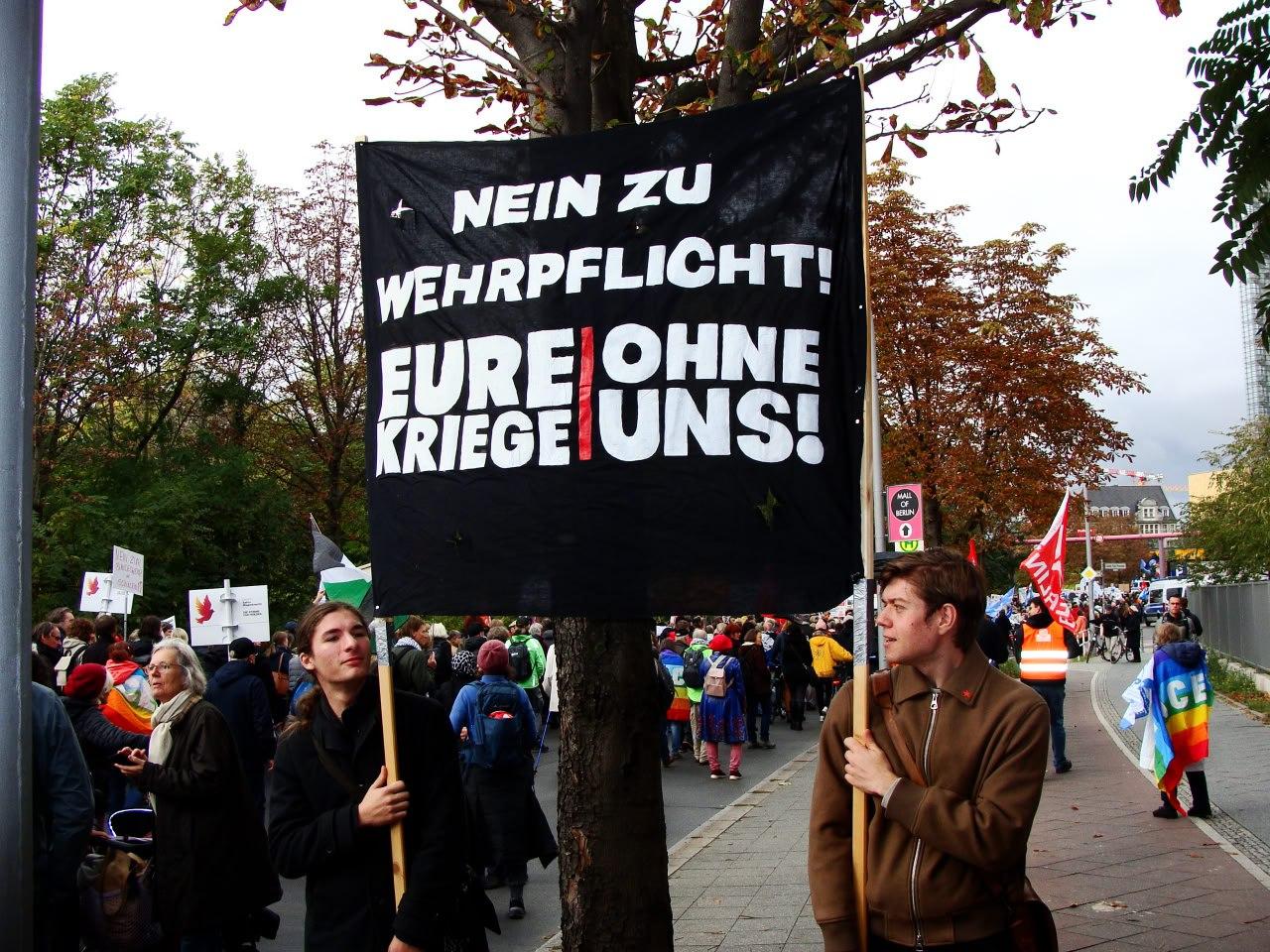 Jugend gegen Wehrpflicht - Eure Kriege ohne uns! - 3. Oktober, Andrea Hornung, Berlin, Großdemonstration, Rede, SDAJ - Blog