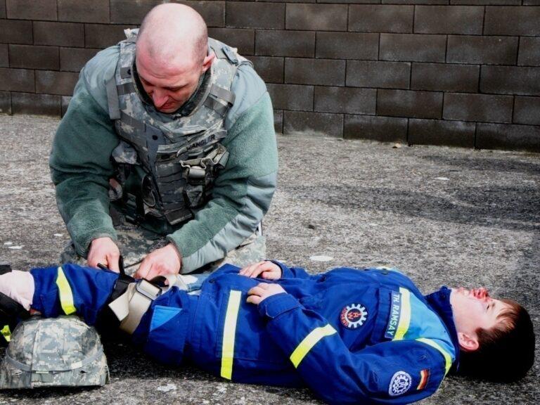 Soldiers 7th Mission Support Command trained with Bundeswehr Soldiers members of the German Red Cross and civilian volunteers for the German Technical Assistance Service Technisches Hilfswerk - Zivilisten im Krieg - NATO - NATO