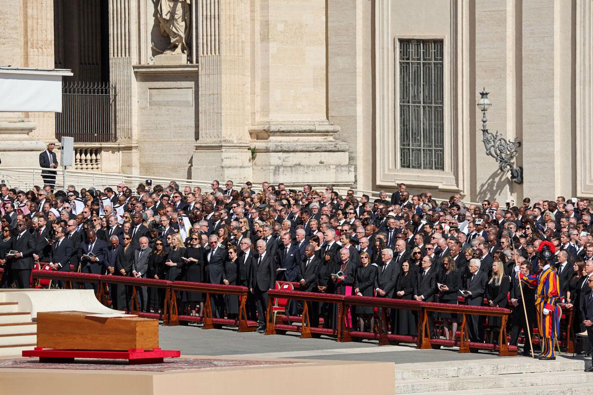 180901 Papst - Trauerfeier - UZ vom 2. Mai 2025 - UZ vom 2. Mai 2025