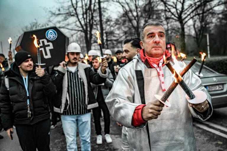 190201 Deindustrialisierung - Kapital drückt aufs Tempo - Wirtschaft & Soziales - Wirtschaft & Soziales