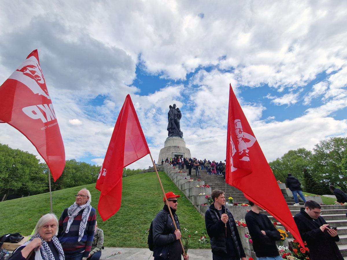 20250508 165804 - Befreit feiern - 80 Jahre Befreiung vom Faschismus, Christa Weber, DKP Berlin, Dmitri Nowikow, Patrik Köbele, Stefanie Rediske, Yana Zaugarova - Blog, Politik