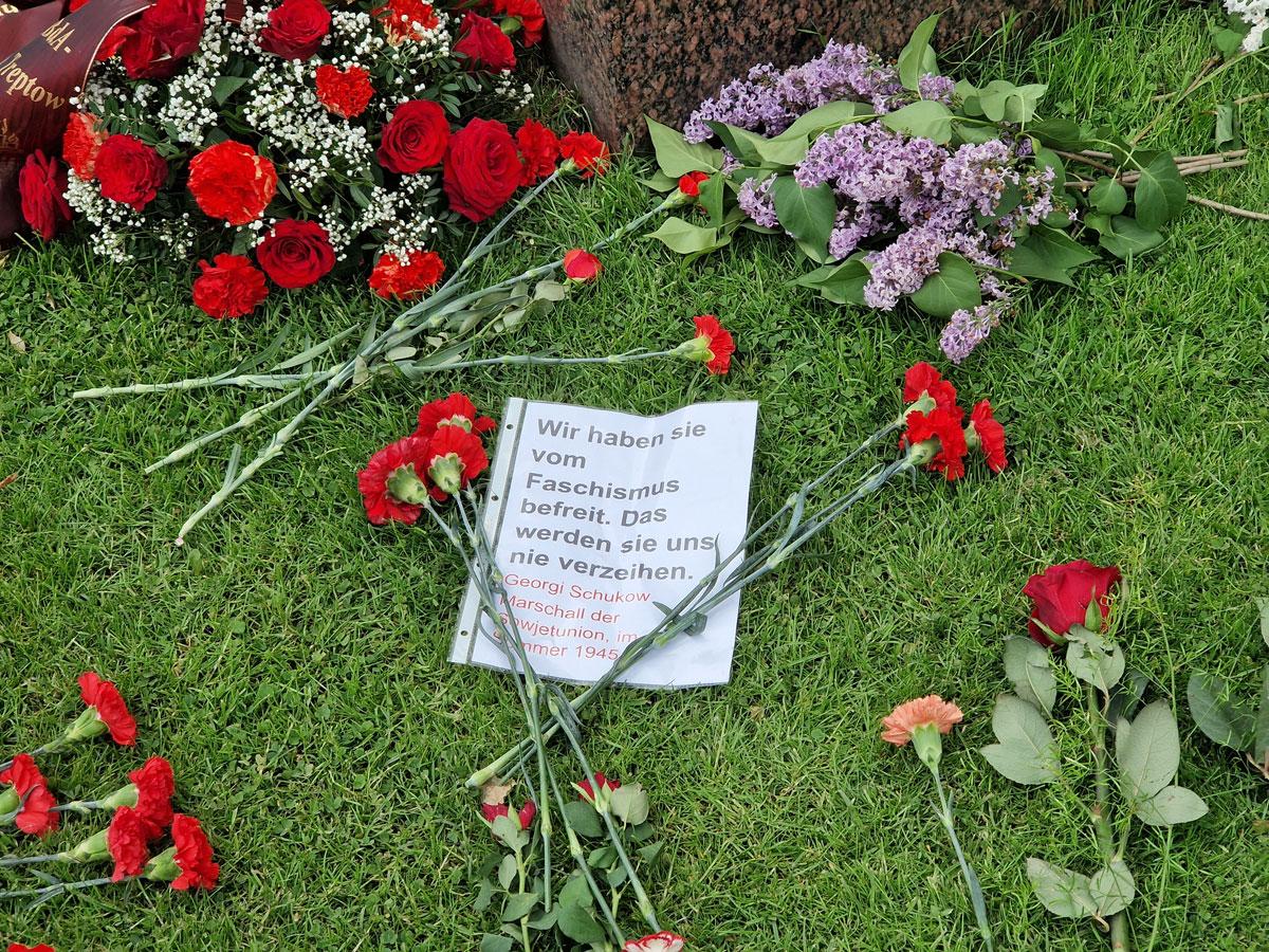 20250508 170539 - Befreit feiern - 80 Jahre Befreiung vom Faschismus, Christa Weber, DKP Berlin, Dmitri Nowikow, Patrik Köbele, Stefanie Rediske, Yana Zaugarova - Blog, Politik