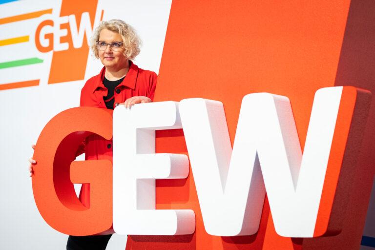220202 GEW - Wehrunterricht oder Friedensbildung? - 30. Gewerkschaftstag der GEW - 30. Gewerkschaftstag der GEW