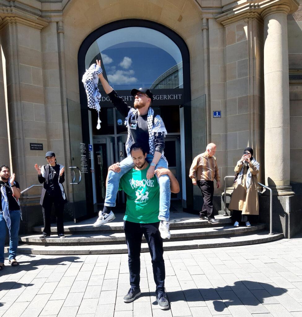 Juristischer und politischer Sieg - Freispruch, Leon Wystrychowski, Palästina Solidarität Duisburg, Prozess - Blog, Politik 220502 Leon - Juristischer und politischer Sieg - Freispruch, Leon Wystrychowski, Palästina Solidarität Duisburg, Prozess - Blog, Politik