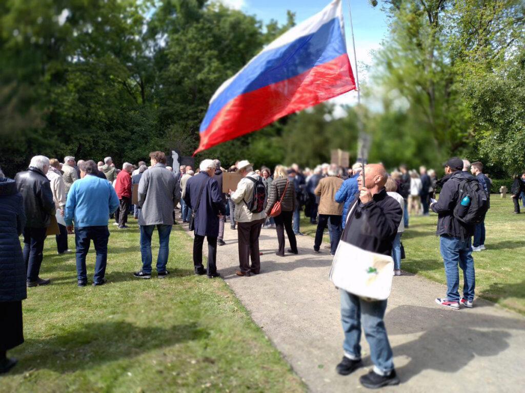Die ewige Flamme am Brennen halten - 80 Jahre Befreiung vom Faschismus, Hannover, Initiative Frieden mit Russland, Stukenbrock - Blog 4 Frank B - Die ewige Flamme am Brennen halten - 80 Jahre Befreiung vom Faschismus, Hannover, Initiative Frieden mit Russland, Stukenbrock - Blog