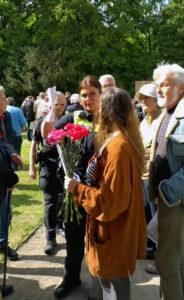 Die ewige Flamme am Brennen halten - 80 Jahre Befreiung vom Faschismus, Hannover, Initiative Frieden mit Russland, Stukenbrock - Blog 5 Anke Polizei - Die ewige Flamme am Brennen halten - 80 Jahre Befreiung vom Faschismus, Hannover, Initiative Frieden mit Russland, Stukenbrock - Blog