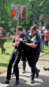 Die ewige Flamme am Brennen halten - 80 Jahre Befreiung vom Faschismus, Hannover, Initiative Frieden mit Russland, Stukenbrock - Blog 7 Foto Frank D - Die ewige Flamme am Brennen halten - 80 Jahre Befreiung vom Faschismus, Hannover, Initiative Frieden mit Russland, Stukenbrock - Blog