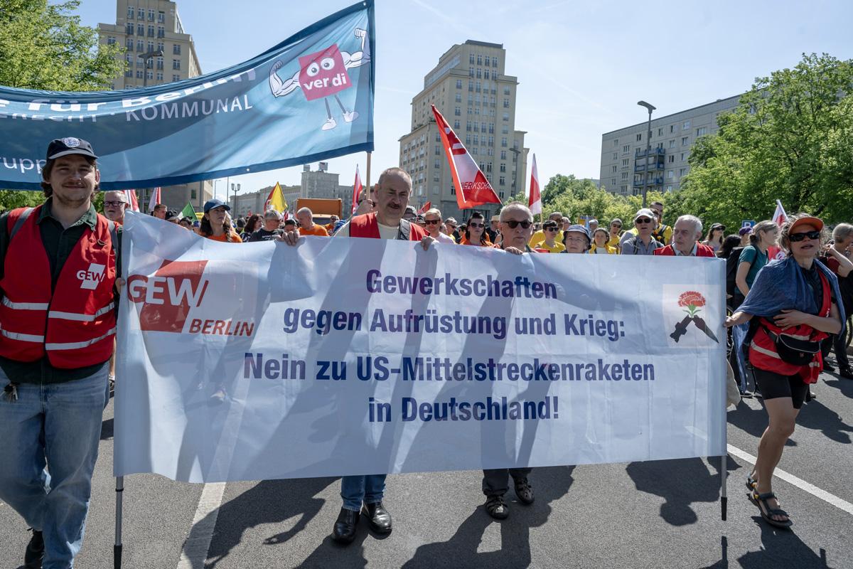 Berlin 4 Jens Schulze - Runter mit der Rüstung! - 1. Mai 2025, Abrüstung und Frieden, DKP, Friedensdemonstration, GEW, IG Bau, IG Metall, Nie wieder Faschismus – Nie wieder Krieg!, SDAJ, ver.di - Blog