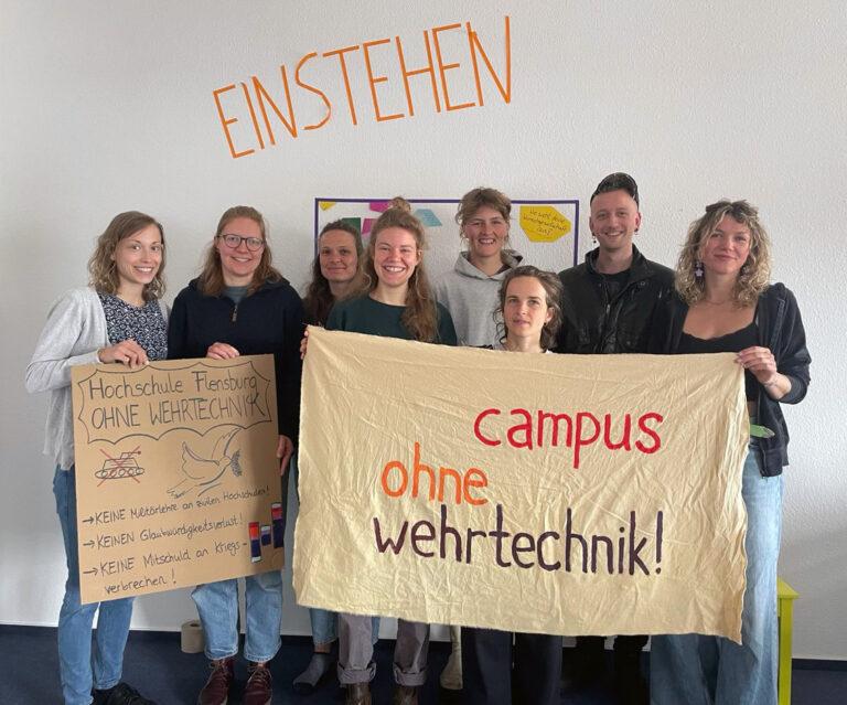 Campus ohne Wehrtechnik Gruppenbild - Kriegstreiber abgeschmettert - Wehrtechnik - Wehrtechnik