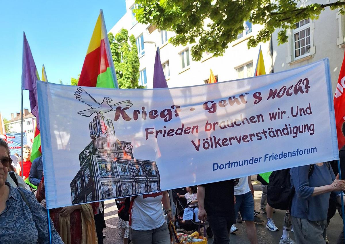 Dortmund DKP Dortmund - Runter mit der Rüstung! - 1. Mai 2025, Abrüstung und Frieden, DKP, Friedensdemonstration, GEW, IG Bau, IG Metall, Nie wieder Faschismus – Nie wieder Krieg!, SDAJ, ver.di - Blog