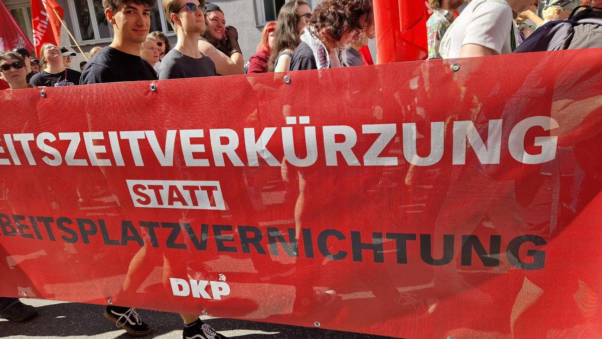 Giessen 2 Martina Lennartz - Runter mit der Rüstung! - 1. Mai 2025, Abrüstung und Frieden, DKP, Friedensdemonstration, GEW, IG Bau, IG Metall, Nie wieder Faschismus – Nie wieder Krieg!, SDAJ, ver.di - Blog