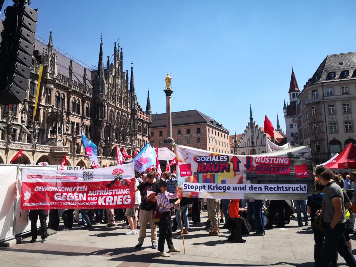 Muenchen DKP Muenchen - Runter mit der Rüstung! - 1. Mai 2025, Abrüstung und Frieden, DKP, Friedensdemonstration, GEW, IG Bau, IG Metall, Nie wieder Faschismus – Nie wieder Krieg!, SDAJ, ver.di - Blog