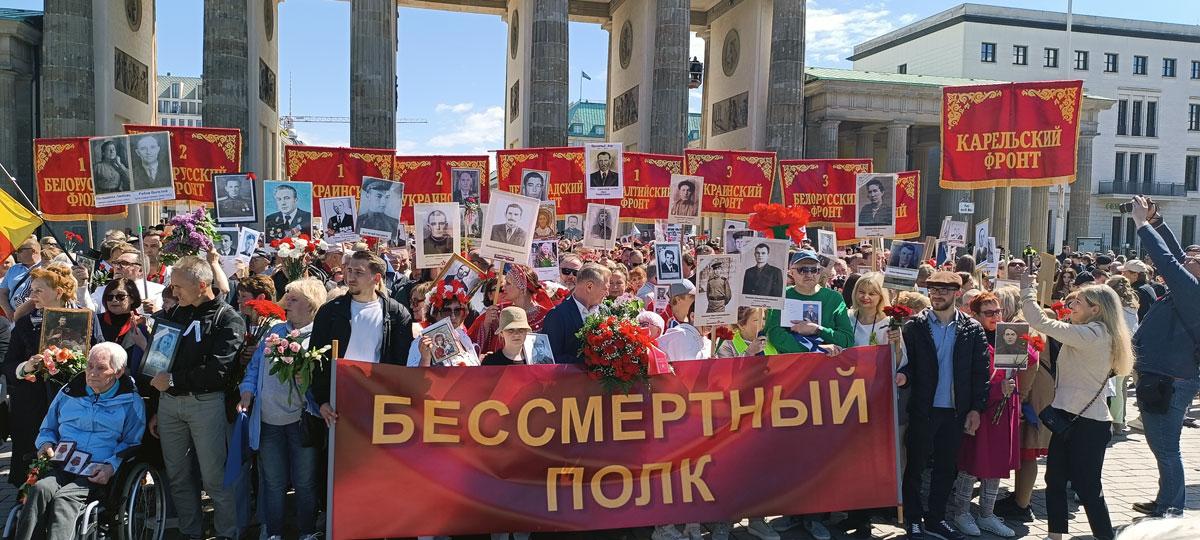 Unsterbliches Regiment Berlin Guillermo - Befreit feiern - 80 Jahre Befreiung vom Faschismus, Christa Weber, DKP Berlin, Dmitri Nowikow, Patrik Köbele, Stefanie Rediske, Yana Zaugarova - Blog, Politik