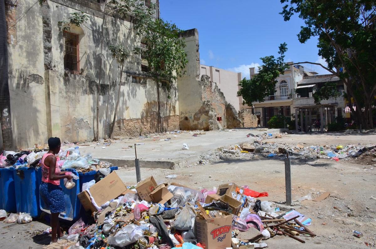 2025 04 30 0144 LaHabana - Auf jeden Fall Sozialismus - Cuba Libre, Klinik Rosa Luxemburgo, Kommunistische Partei Kubas, Peter Weyland, Reise nach Kuba, Solidarität mit dem sozialistischen Kuba!, US-Blockade Kubas, UZ-Leserreise - Aktion