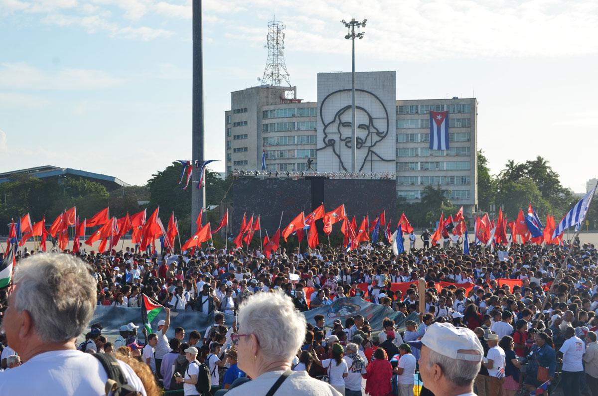 2025 05 01 0259 1eroMayo - Auf jeden Fall Sozialismus - Cuba Libre, Klinik Rosa Luxemburgo, Kommunistische Partei Kubas, Peter Weyland, Reise nach Kuba, Solidarität mit dem sozialistischen Kuba!, US-Blockade Kubas, UZ-Leserreise - Aktion