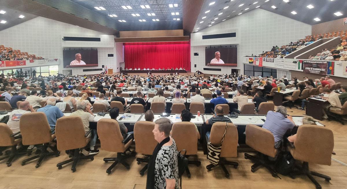 2025 05 02 0319 PalacioDeLasConvenciones - Auf jeden Fall Sozialismus - Cuba Libre, Klinik Rosa Luxemburgo, Kommunistische Partei Kubas, Peter Weyland, Reise nach Kuba, Solidarität mit dem sozialistischen Kuba!, US-Blockade Kubas, UZ-Leserreise - Aktion