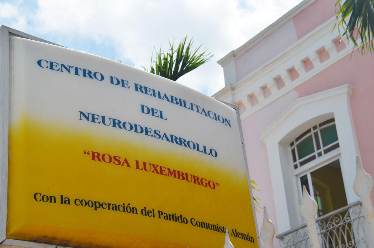 2025 05 - Auf jeden Fall Sozialismus - Cuba Libre, Klinik Rosa Luxemburgo, Kommunistische Partei Kubas, Peter Weyland, Reise nach Kuba, Solidarität mit dem sozialistischen Kuba!, US-Blockade Kubas, UZ-Leserreise - Aktion