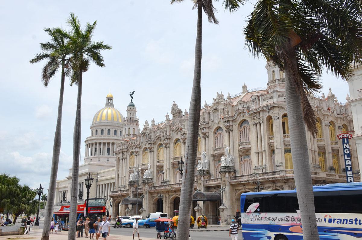 2025 05 11 2224 LaHabana - Auf jeden Fall Sozialismus - Cuba Libre, Klinik Rosa Luxemburgo, Kommunistische Partei Kubas, Peter Weyland, Reise nach Kuba, Solidarität mit dem sozialistischen Kuba!, US-Blockade Kubas, UZ-Leserreise - Aktion