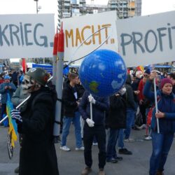 Home - - Krise, Krieg und Profit
