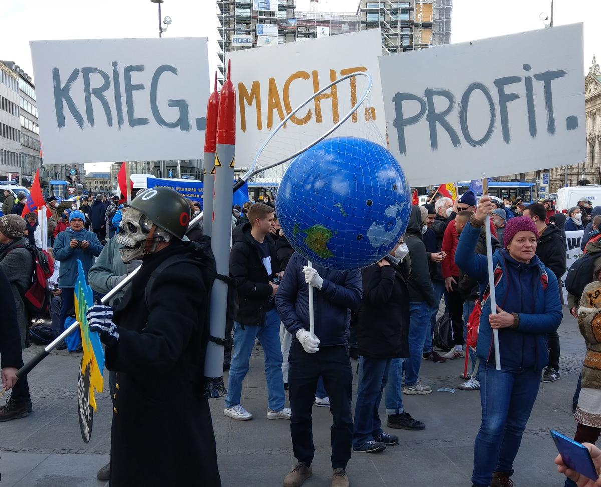 240202 Millionen - Krise, Krieg und Profit - Aktienkurs, Arm und Reich, Armutsquote, Millionäre, Oxfam, Steuerpolitik - Wirtschaft & Soziales