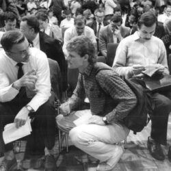 Home - - Der Außerordentliche Parteitag der SED im Dezember 1989