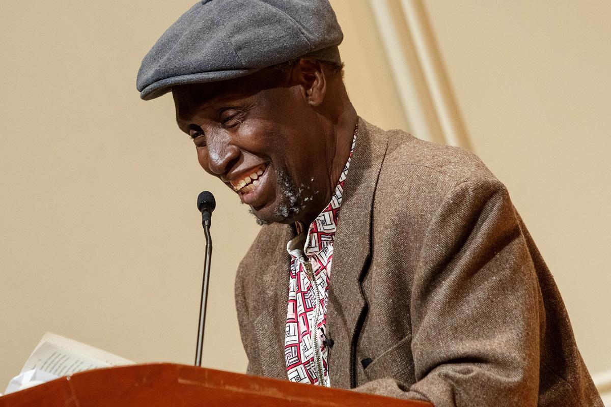 251101 Ngugi - Literat des Antikolonialismus - Afrika, Antikolonialismus, Kenia, Literatur, Ngũgĩ wa Thiong’o, Selbstbefreiung, Todestag - Kultur
