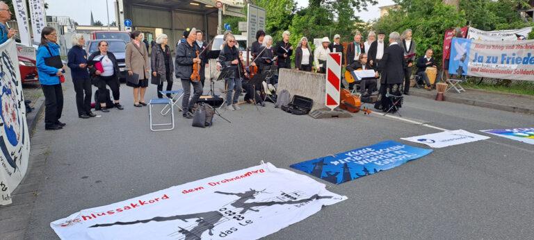Blog Blockade - Erfolgreiche Blockade - Abrüstungskampagne, Blockade, Friedensinitiative, Friedenskonzert, Hyperschallraketen, Lebenslaute, Mainz, US-Army, US-Basen, Wiesbadener Bündnis gegen Raketenstationierung - Blog