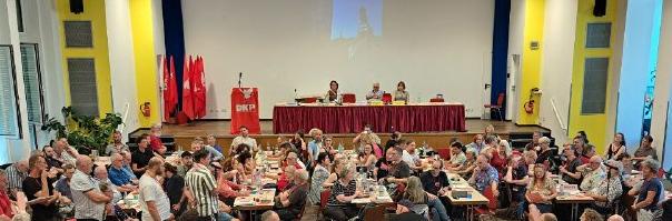 Konzentrierte Diskussion um den Personalvorschlag für den neuen Parteivorstand. Foto: UZ