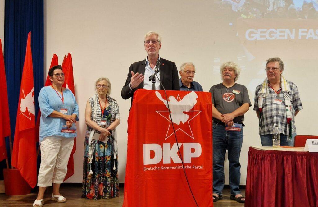 Nicht mehr kandidierende Genossinnen und Genossen wurden herzlich verabschiedet. Foto: UZ