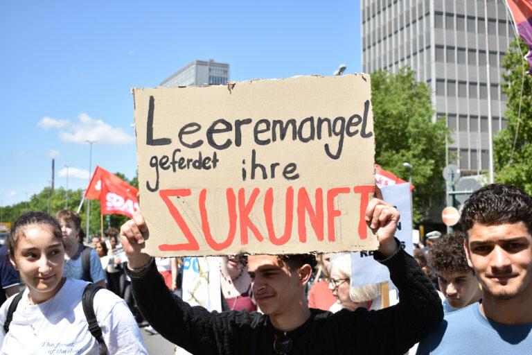 270503 Bildmeldung Bildung - Schluss mit Schuldenbremse und Notenlogik! - Politik - Politik
