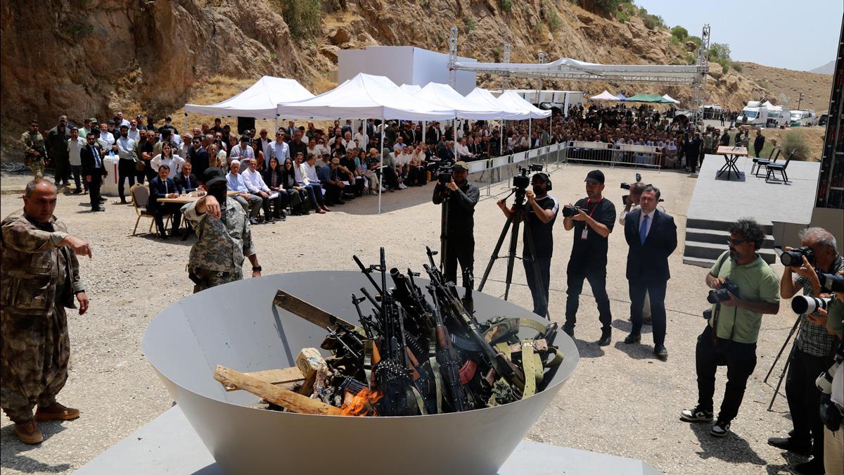 290701 Tuerkei - Zuckerbrot und Peitsche - CHP, Kurden, PKK, Politischer Prozess, Recep Tayyip Erdogan, repressiver Staat, Türkei - Internationales