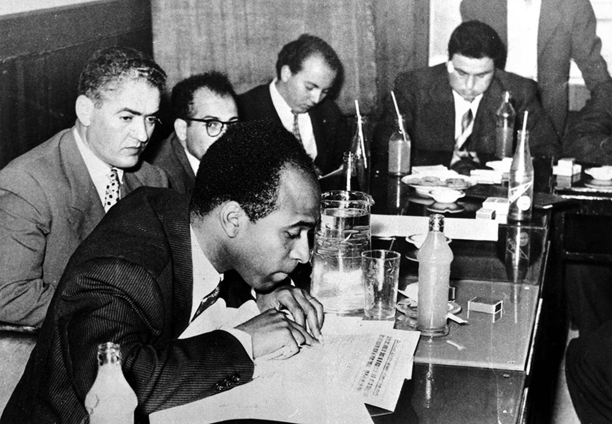 291101 Fanon - Vordenker der Dekolonisierung - 100. Geburtstag, Algerien, Dekolonisierung, Frantz Fanon, Literatur, Philosophie, Psychologie, Rassismus, Revolutionär, Schriftsteller, Unterdrückung - Kultur