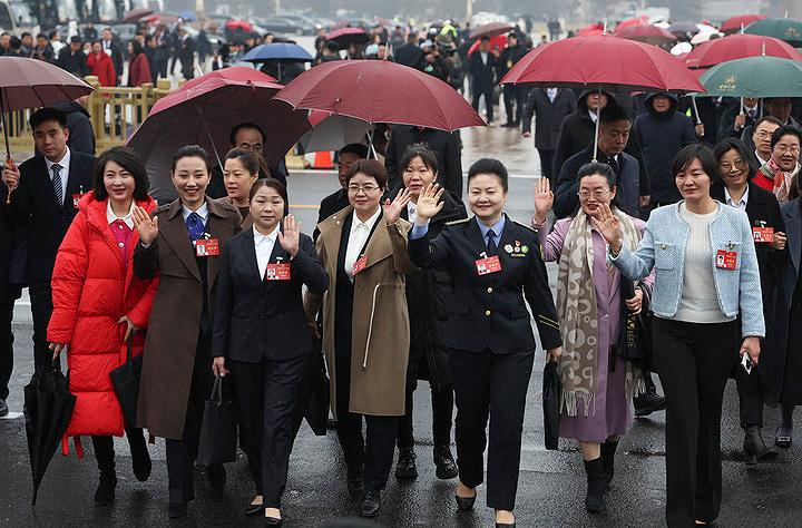 2913 01 - Chinas „Zwei Sitzungen“ - China, Digitale Aganda, Haushaltsdebatte, KPCh, Nationaler Volkskongress, Politische Konsultativkonferenz, Vorabdruck aus den Marxistischen Blättern - Hintergrund