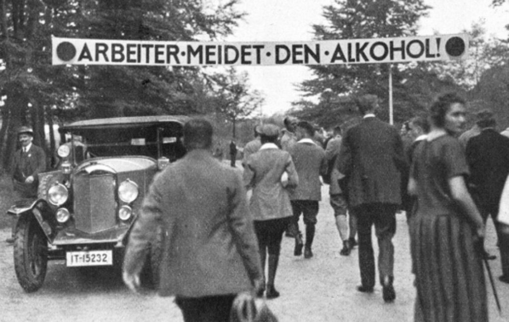 Wettkampf ohne Verlierer - „Nie wieder Krieg!“, 100 Jahre, Frankfurt am Main, Friedensfest, Internationale Arbeiterolympiade - Hintergrund 301306 Arbeiterolympiade - Wettkampf ohne Verlierer - „Nie wieder Krieg!“, 100 Jahre, Frankfurt am Main, Friedensfest, Internationale Arbeiterolympiade - Hintergrund