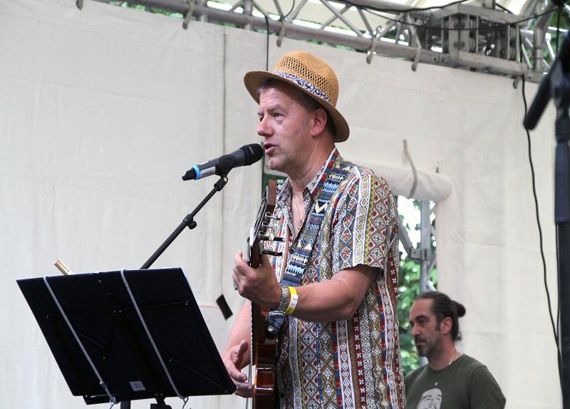 Gebührend gefeiert - Berlin, Cuba Sí, Fiesta Moncada, Tino Eisbrenner, Tobias Thiele - Aktion 311502 Kuba - Gebührend gefeiert - Berlin, Cuba Sí, Fiesta Moncada, Tino Eisbrenner, Tobias Thiele - Aktion