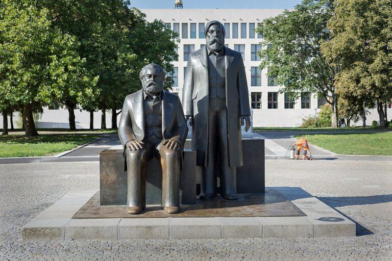 Denkmal fuer Karl Marx und Friedrich Engels - Geschichte, Gegenwart, Zukunft - Blog - Blog