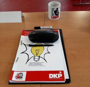 Für alle, die’s wissen wollen - DKP, Grundlagenschulung, Karl-Liebknecht-Schule, Marxismus-Leninismus - Aktion 15 Schulung - Für alle, die’s wissen wollen - DKP, Grundlagenschulung, Karl-Liebknecht-Schule, Marxismus-Leninismus - Aktion