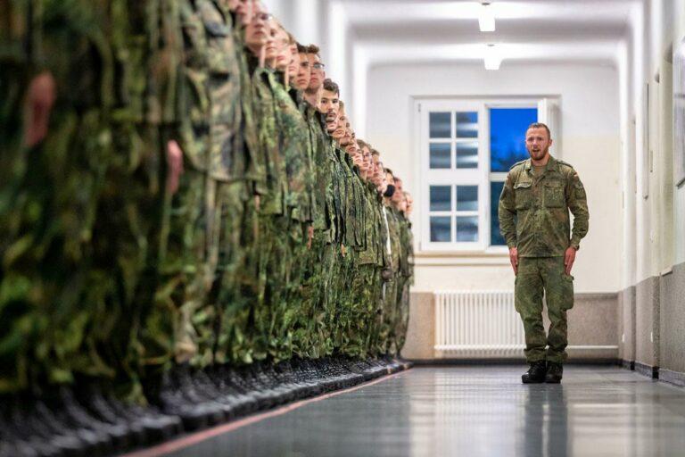 240501 Bundeswehr - Zahlen, schuften, bluten - Lars Klingbeil - Lars Klingbeil