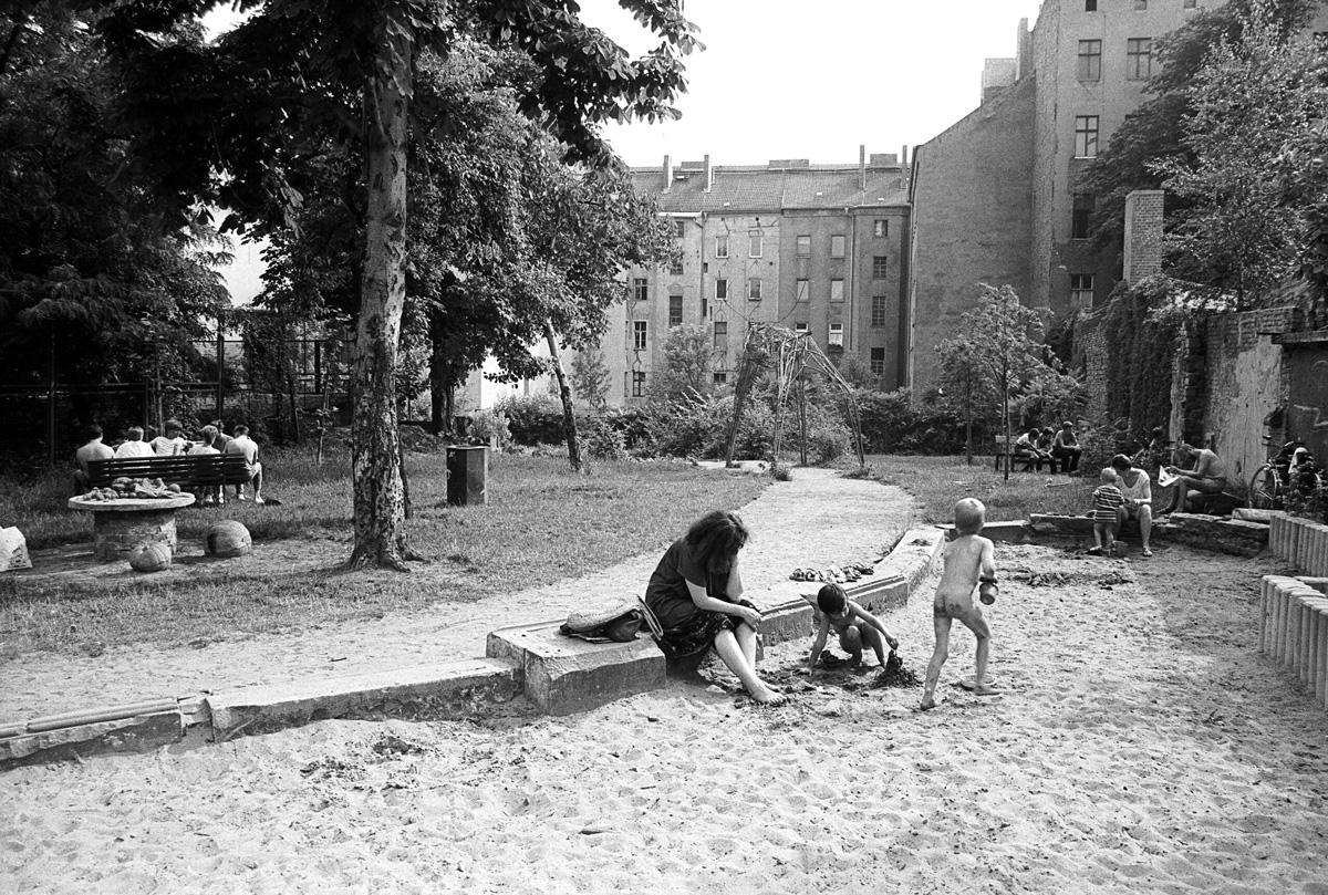 3311 Oderbergerstrasse HIRSCHHOF - Alltag in der DDR filmisch festgehalten - UZ vom 15. August 2025 - UZ vom 15. August 2025