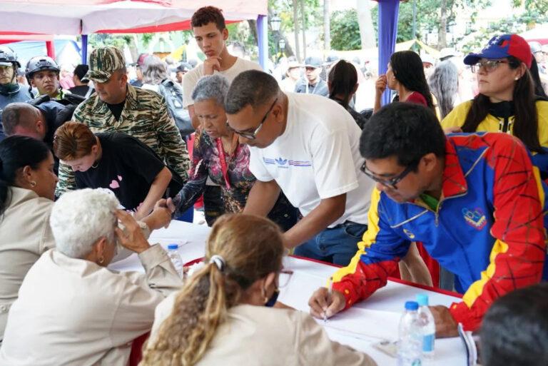 350601 Venezuela - Milizionäre bereit zur Verteidigung - Óscar Figuera - Óscar Figuera