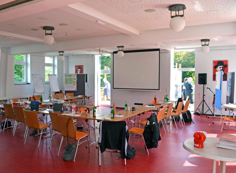 Saal 1 - Für alle, die’s wissen wollen - DKP - DKP