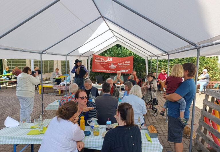 Sommerfest der DKP MKK 1 - Angeregter Austausch - Blog - Blog