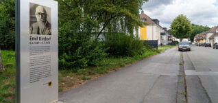 Stele in Dortmund informiert über den Industriellen Emil Kirdorf